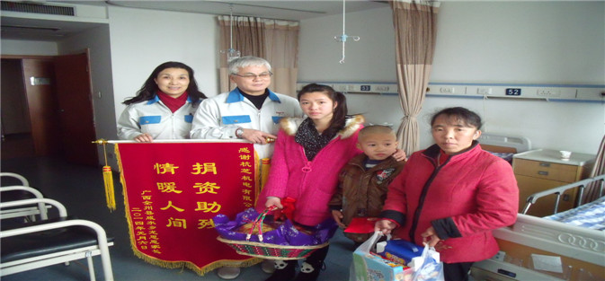 中田總經(jīng)理，歐陽(yáng)主席前往醫(yī)院看望聾兒龍思恩小朋友一家